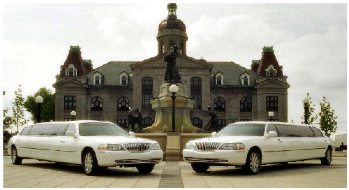 Chauffeur stretch white Lincoln limo hire in Nottingham, Derby, Leicester, Birmingham Leeds, Bradford, Nottinghamshire, Derbyshire, West Yorkshire, South Yorkshire Midlands.